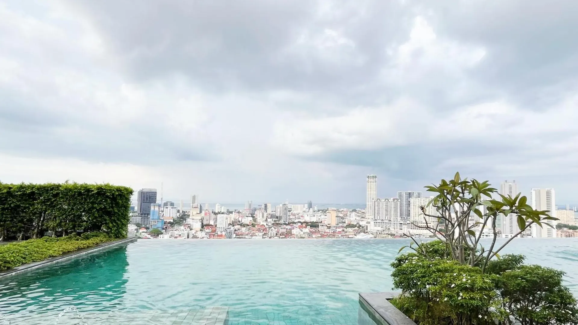 Apartment Beacon Georgetown Skypool Cityview Free 2 Carpark Malaysia