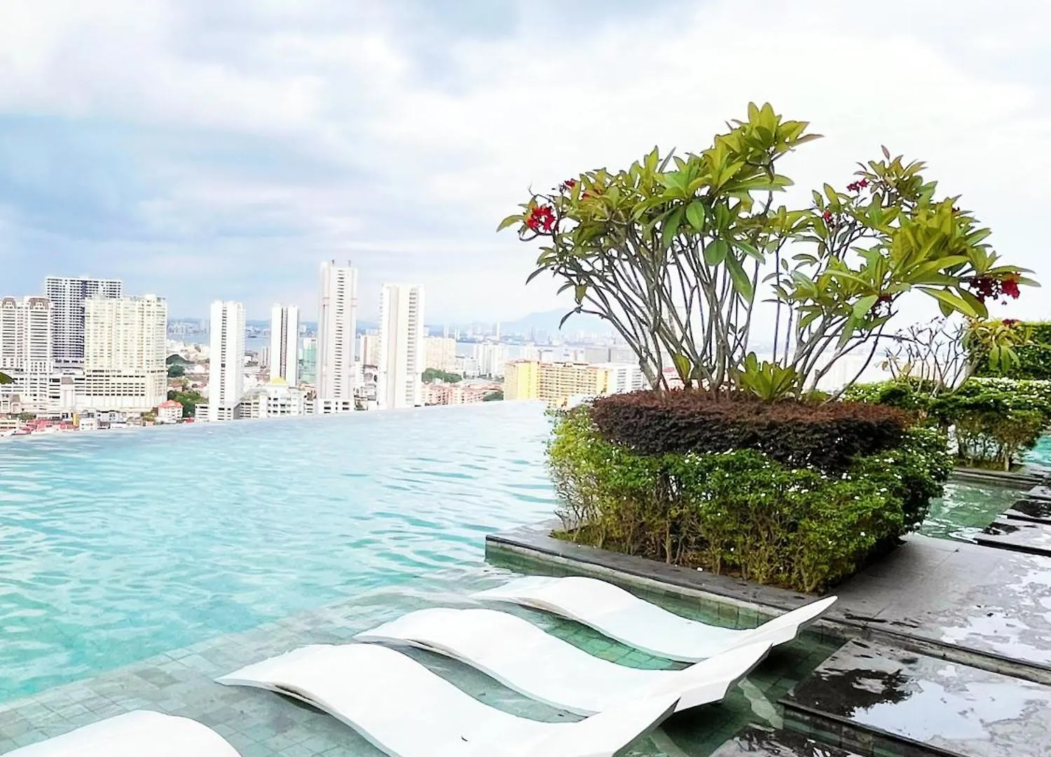 Beacon Georgetown Skypool Cityview Free 2 Carpark Malaysia