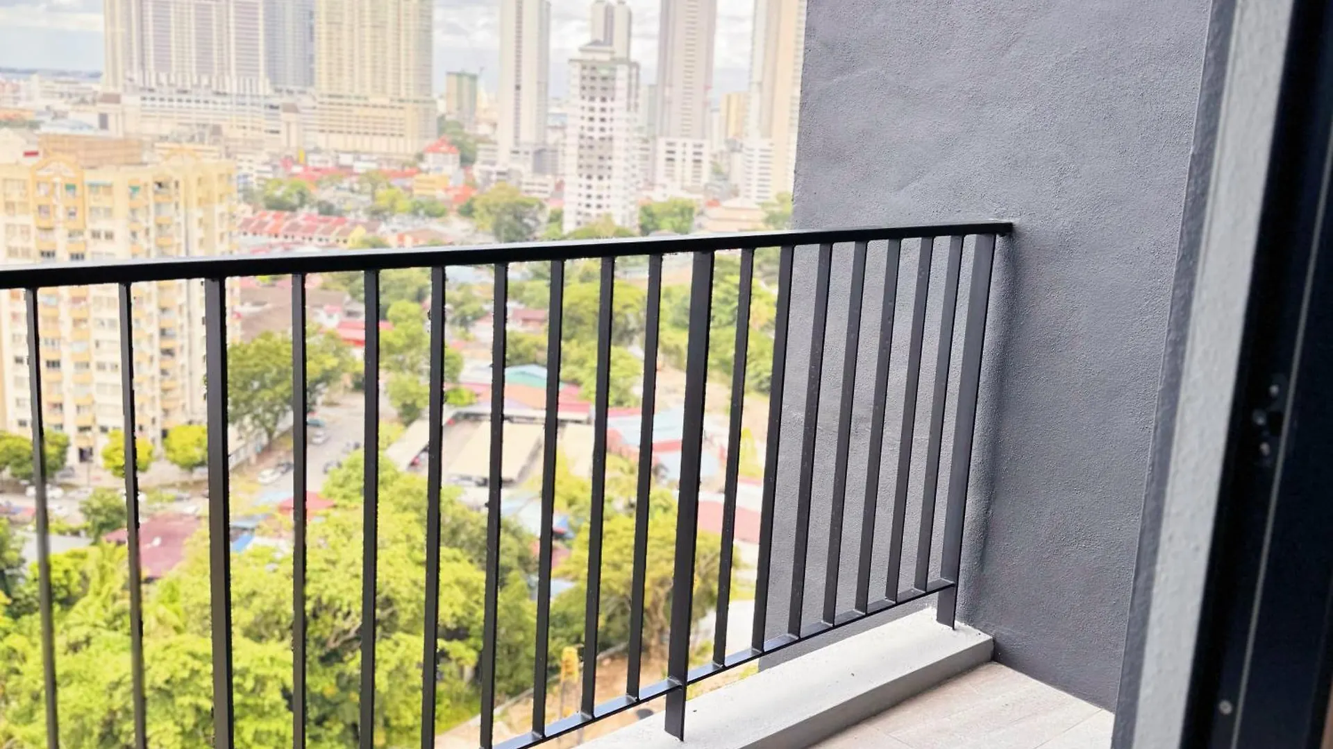 Beacon Georgetown Skypool Cityview Free 2 Carpark Apartment